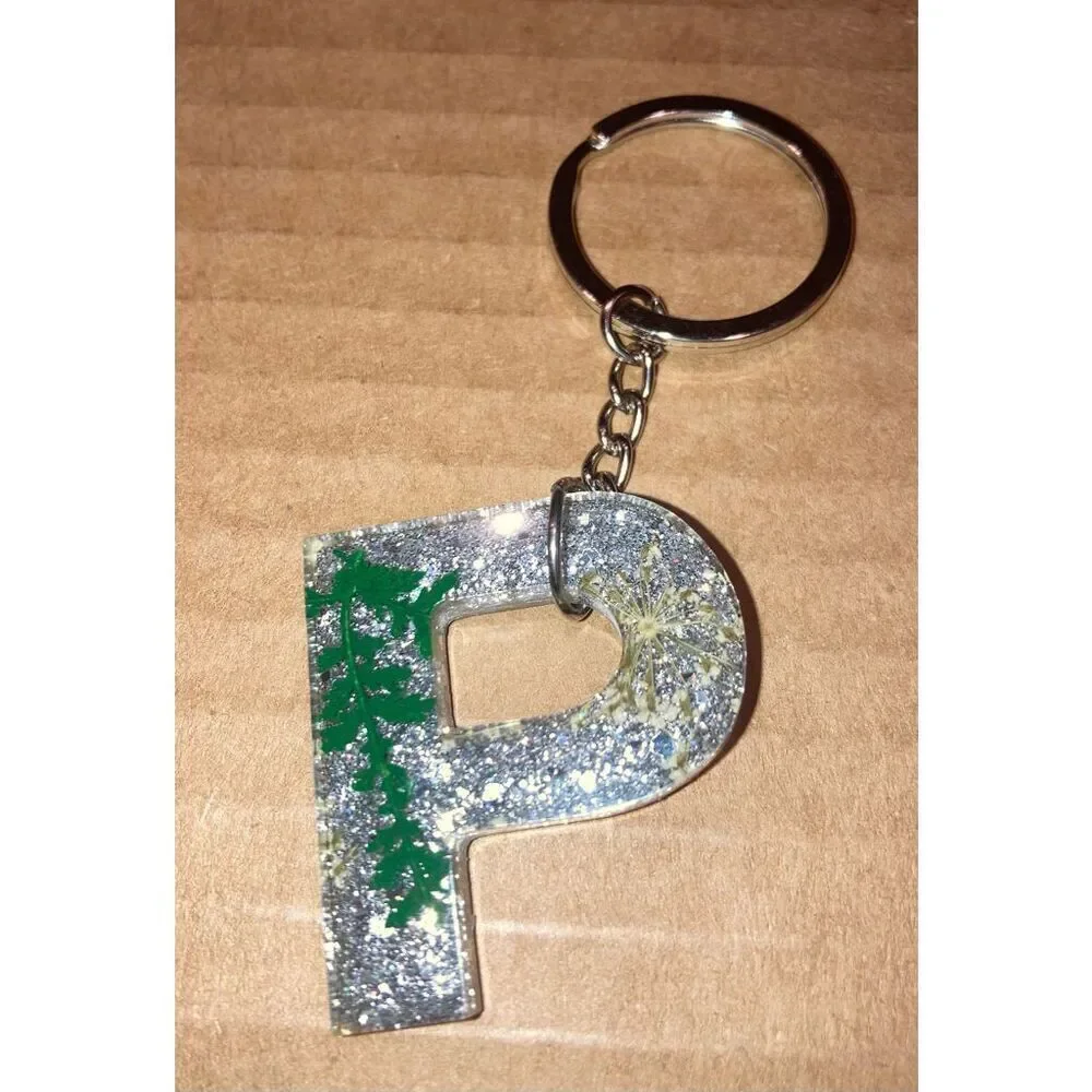☀️3/$9☀️ Letter “P” Resin Keychain